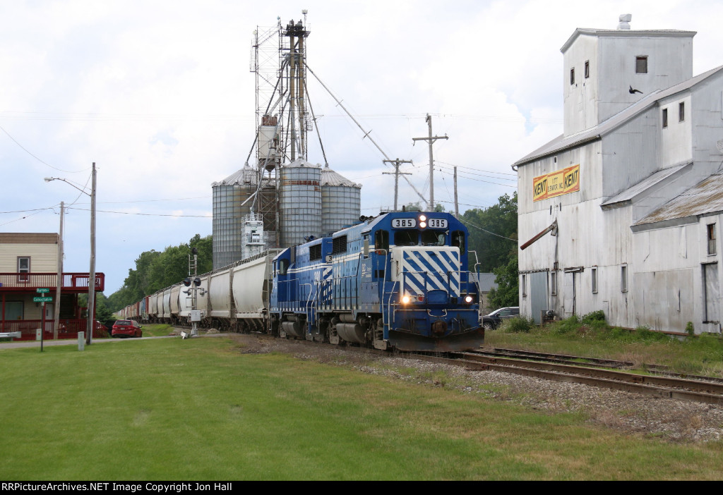 GLC 385 rolls past the old elevator and feed mill
